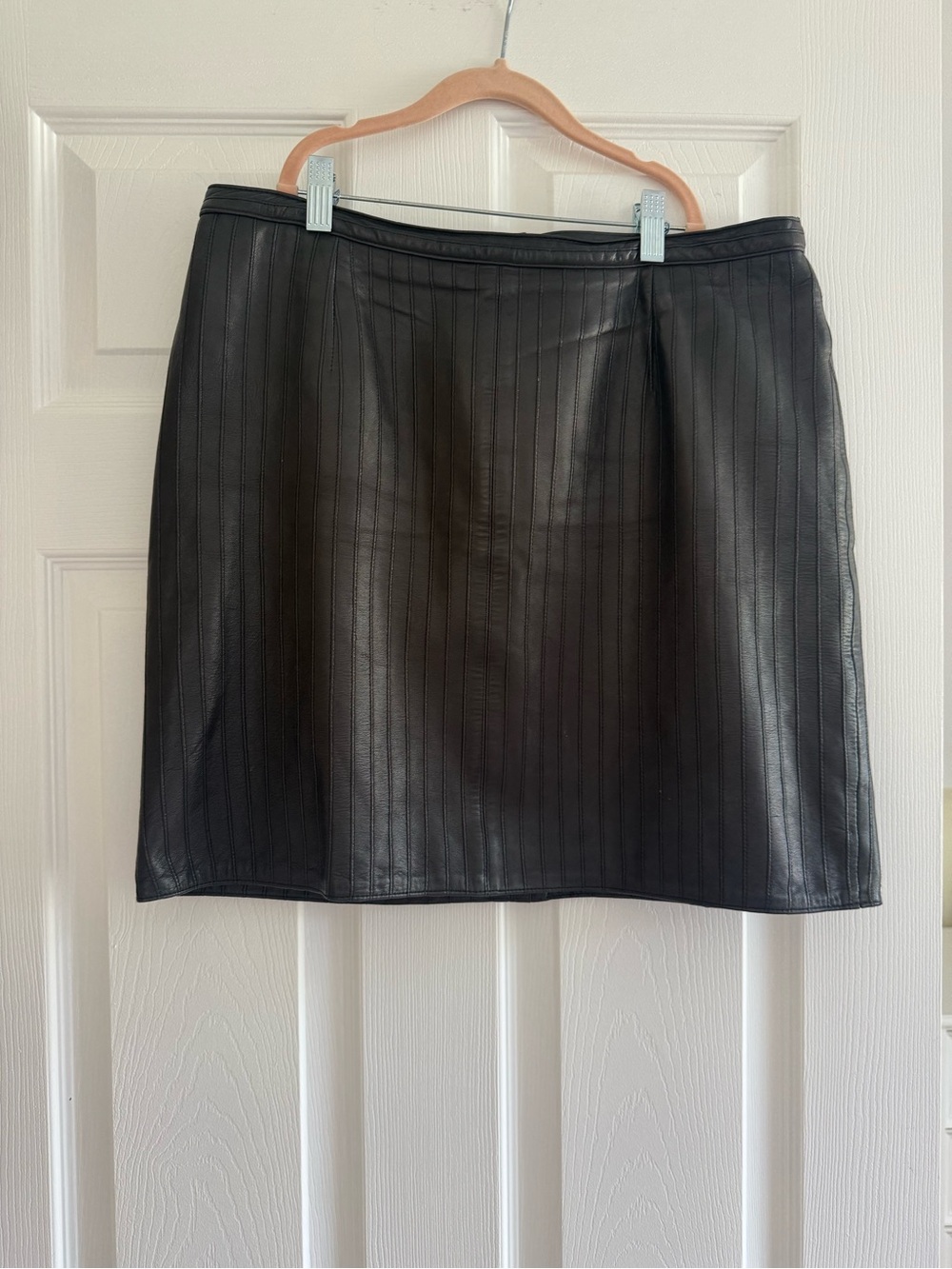 Vakko Black Faux Leather Mini Skirt with Vertical Stitching